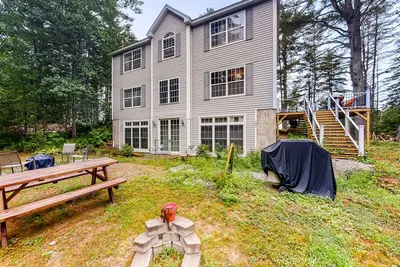 Image de Idyllic waterfront home with furnished deck, grill, sweeping views & private W/D