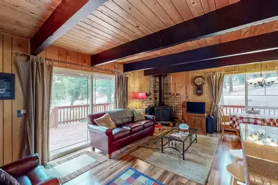 Image de Cozy, dog-friendly cabin with deck, wood stove, pool access & quiet location