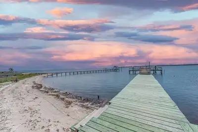 Image de Shipwrecked on Shell Hill 2 Waterfront Houses