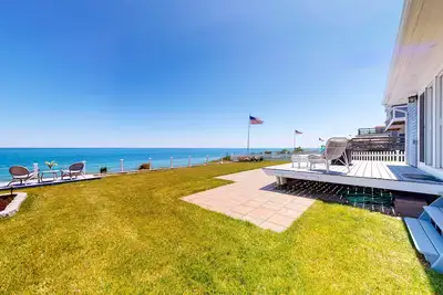 Image de Beachfront home with large deck, firepit, grill, bay & beach views, gas grill