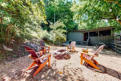 Image de Charming mountain view cabin w/ Free Attraction TIckets & spacious deck