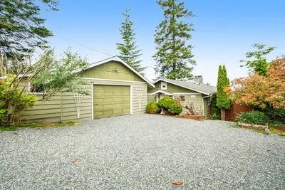 Image de Bayview home near the border with a washer/dryer & deck - dogs welcome