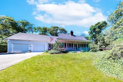 Secluded home with deck, grill, porch, fast WiFi, & W/D - great location