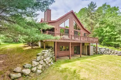 Image de Secluded lakefront cabin with deck, dock, kayak, canoe, & WiFi