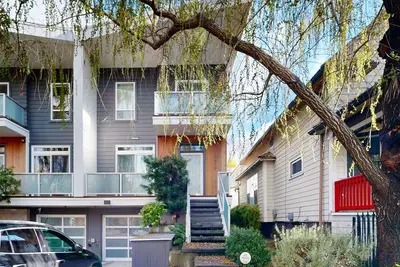 Image de Charming townhouse with private washer/dryer & enclosed patio