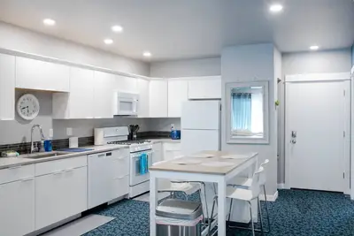 Image de Downtown Salem Oregon Loft Apartment 227 w/ decks and parking