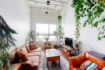 Image de Stylish apartment with mountainview, balcony, washer/dryer, WiFi, & Netflix