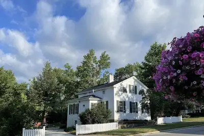 Image de Historic Downtown Hudson Home