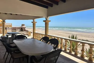 Image de Casa Luna Llena Beachfront home in Playa Encanto