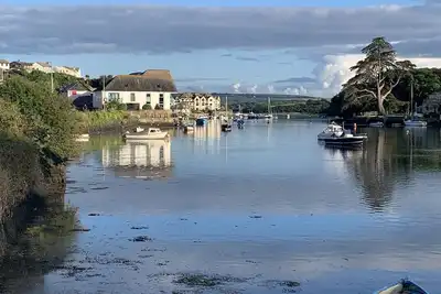 Image de Crabshell Quay Kingsbridge Apartment with a balcony right on the river