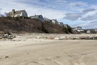 Image de Cape Cod Studio with Kitchen. Very to close to beach! No bridge!