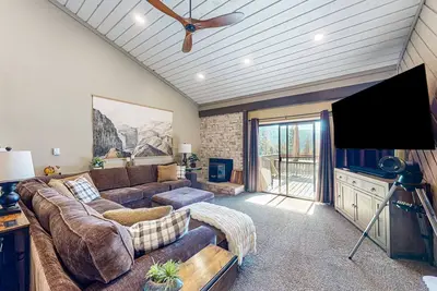 Image de 2br Mountain-View Condo w/2 decks, Wifi, & Private W/D