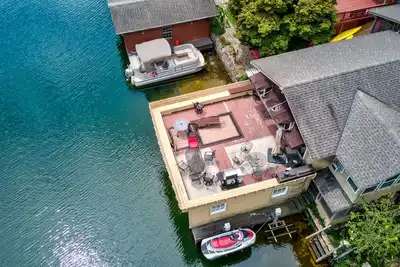 Image de Lake Rabun vintage boathouse with two suites & amazing views