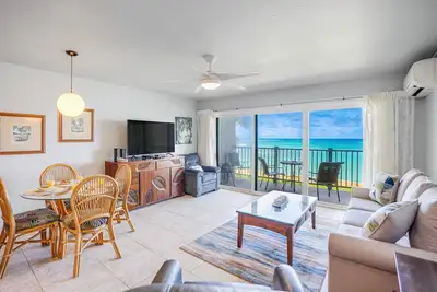 Image de Oceanfront home with shared pool, hot tub, spacious private lanai, & WiFi