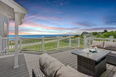 Image de Top Level Unit | Ocean Views | \"The Sunrise Deck\"