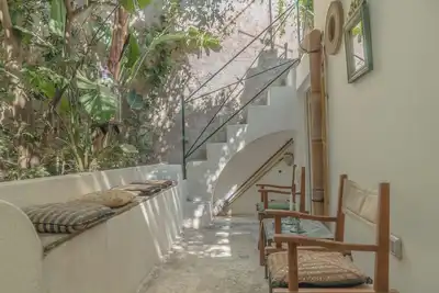 Image de Prestigieuse maison historique avec jardin privé, sous les murs du Château