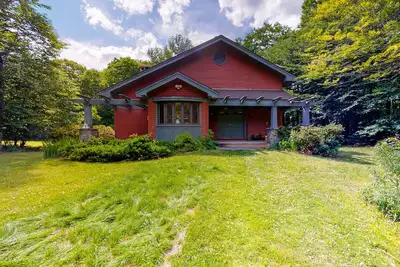 Image de Spacious 3-story home near ski area with private hot tub, Ping-Pong