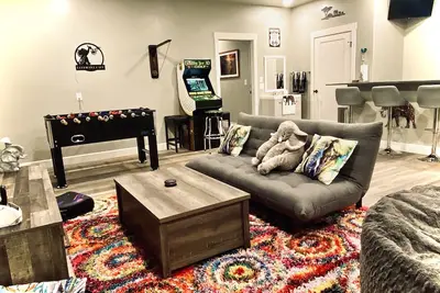 Image de New Home! Getaway to Skiing, Grand Canyon, Bearizona, Deer Farm, Golf, and A/C! !