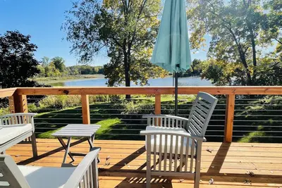 Image de Lake House with Hot Tub - Birding Paradise