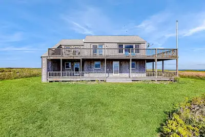 Image de Stunning island abode with private beach access, sweeping ocean views & deck