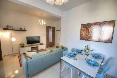 Image de Charming 2 bedroom apartment with balcony Etus1-1