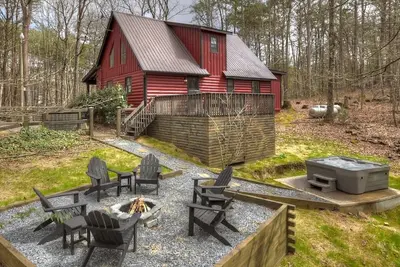 Image de Experience nature closeby at our cozy 3-bedroom cabin  Ellijay