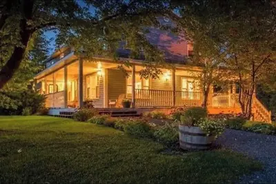 Image de Large, private house with ocean views!