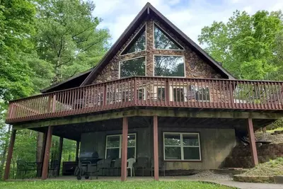 Image de Updated Lake House, set atop the hill overlooking beautiful Deer Water Lake.