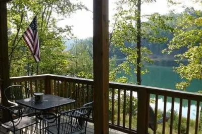 Image de Beautiful lake cabin, relaxing spot to get-a-way and enjoy a fantastic view.