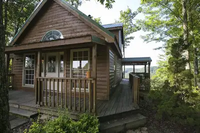 Image de Inviting and charming, 3-Br, 2-Ba log cabin with phenomenal view! King Beds.