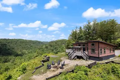 Image de Nearly 360 degree Mountain View! Private setting, Big Hot Tub, Wi-Fi, Gas Grill