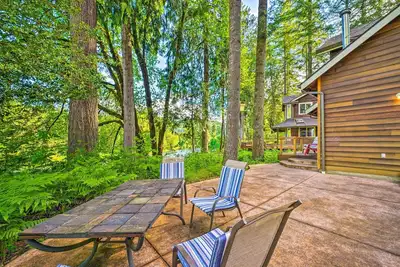 Image de The River House' w/ Deck, on McKenzie River!