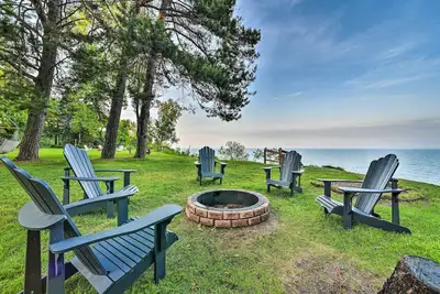 Image de Waterfront Lake Huron Getaway: Private Beach!