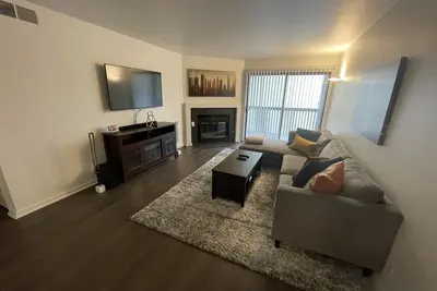 Image de Beautiful condo located minutes from downtown Hayward.