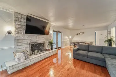 Image de 5 Bedroom + Heated Pool & Game Room