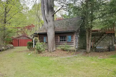 Image de The Lucky Goat, a quiet country cottage about an hour from Nyc, just off the Tsp