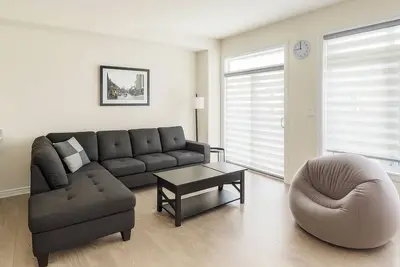 Image de Nouvelle maison somptueuse à proximité du Friday Harbor & Beach Park d'Innisfil