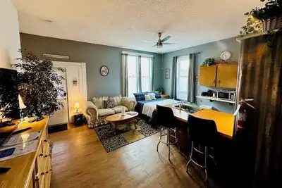 Image de Deluxe Triple Queen With Kitchenette