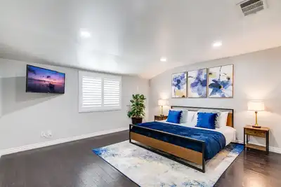 Image de Spacious, Family-Friendly Home w\/ Yard by Disneyland, Oc, La, and Beaches