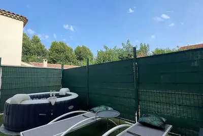 Image de T2 40 m2avec terrasse de 32m2 climatisé