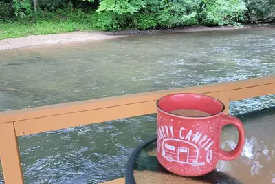 Image de Fall Leaves on the River