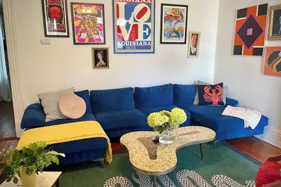 Image de Art filled German Village House. Double lot fenced in yard with  2 car garage