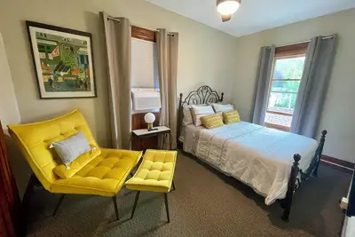 Image de Victorian Charm—Studio/Apartment in Delhi Village