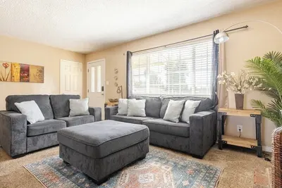 Image de Flicker  · *3-Bedroom Haven with Pool Table