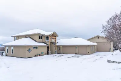 Image de Icy Bay Getaway- Private estate with breathtaking views! 10 minutes to downtown.