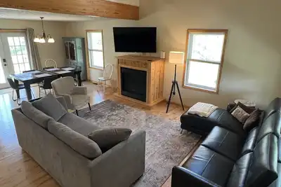 Image de Cozy, modern home 1 mile to Wisp & Deep Creek Lake