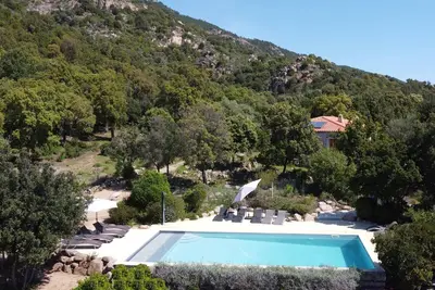 Image de Mini-villa jumelée dans petite résidence familiale