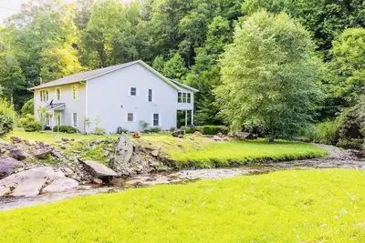 Image de Cozy Cabin on the River