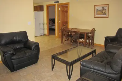 Image de Comfortable basement apartment on Little Sheep Creek at foot of Lima Peaks