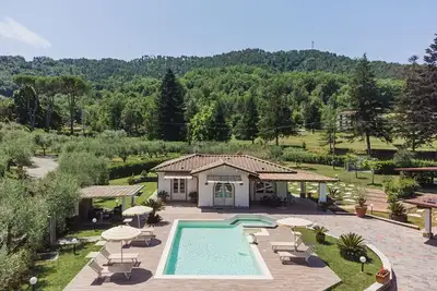 Image de Maison de vacances privée avec Wifi, bain à remous, climatisation, piscine privée, Tv, terrasse